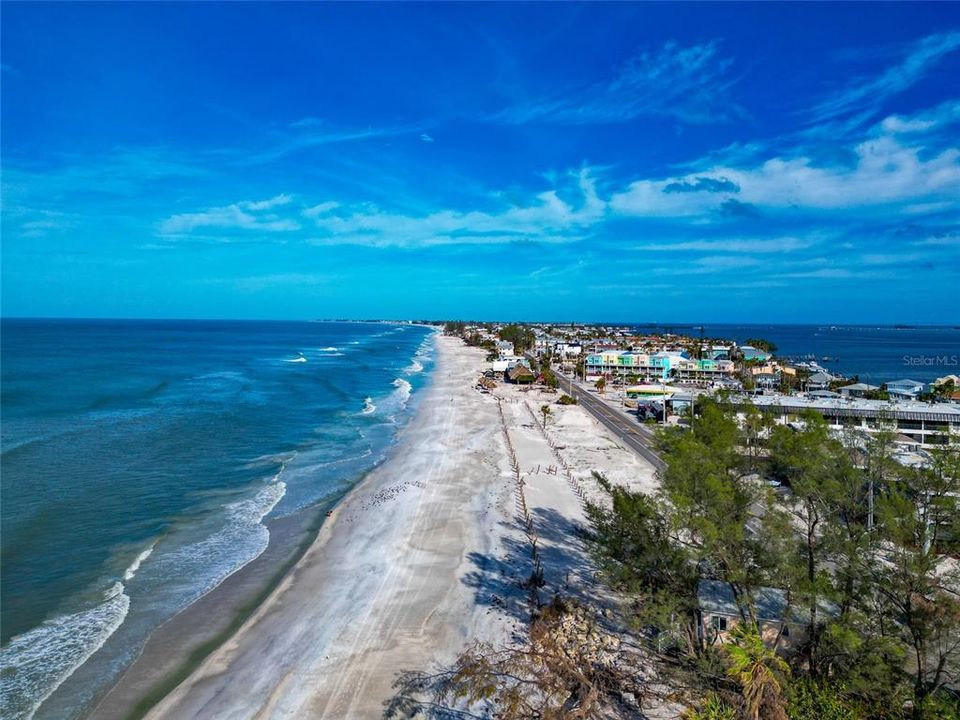 For Sale: $1,490,000 (3 beds, 2 baths, 1678 Square Feet)