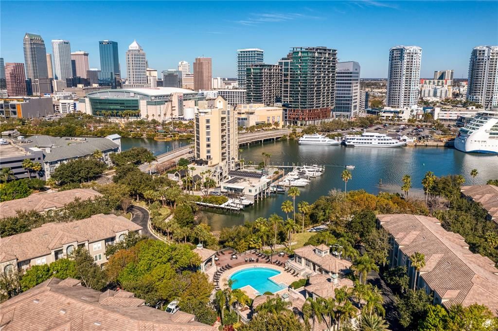 Island Place is conveniently located to Tampa’s Riverwalk, Water Street Tampa, Amalie Arena, Sparkman Wharf, Bayshore Blvd. and for commuters I-275 & the LeeRoy Selmon Expressway just minutes from the Island