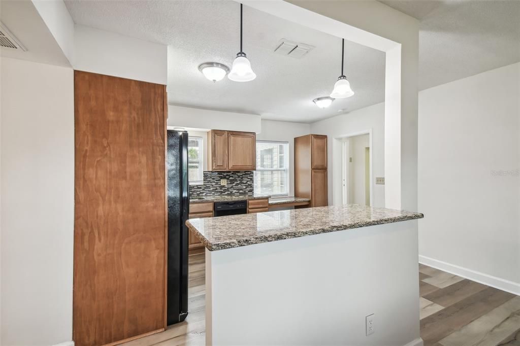 For Sale: $334,900 (2 beds, 1 baths, 1008 Square Feet)