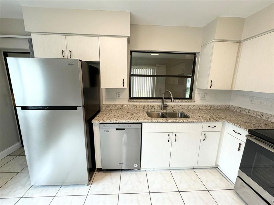 For Sale: $275,000 (3 beds, 2 baths, 1565 Square Feet)