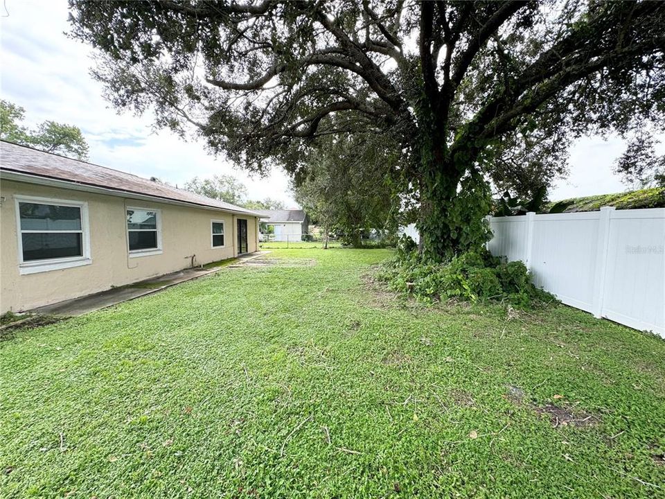 For Sale: $275,000 (3 beds, 2 baths, 1565 Square Feet)