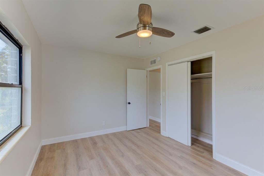 For Sale: $399,900 (2 beds, 1 baths, 1105 Square Feet)