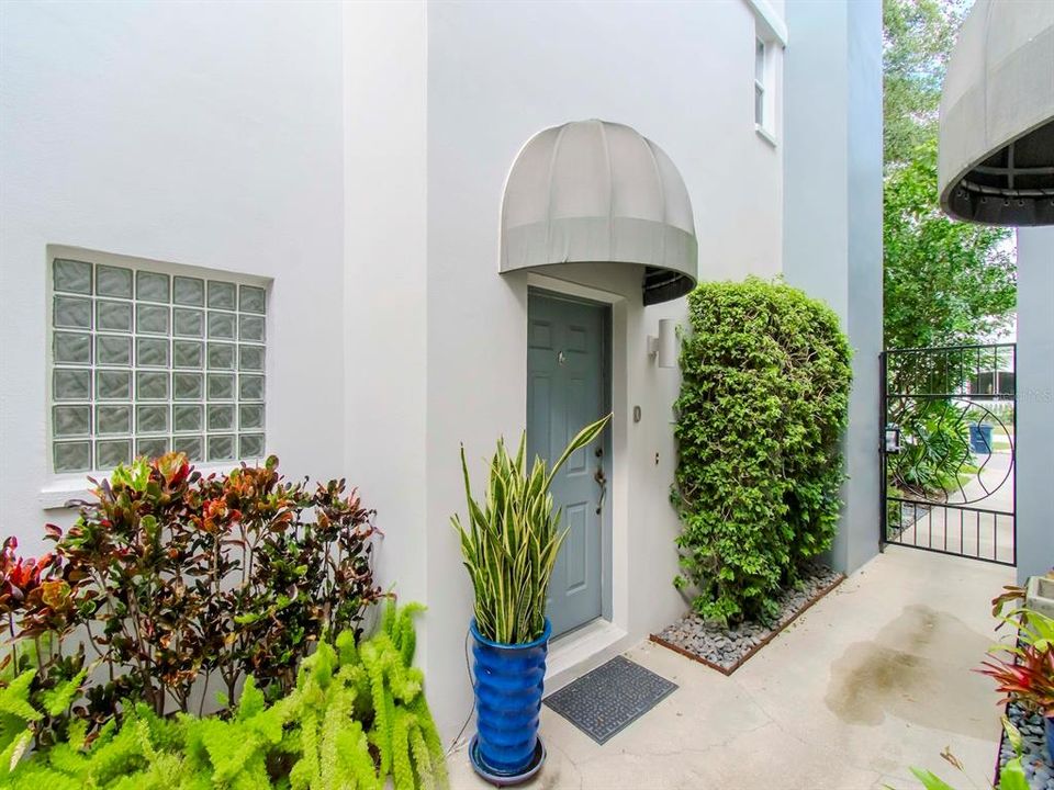 Active With Contract: $795,000 (2 beds, 2 baths, 1584 Square Feet)