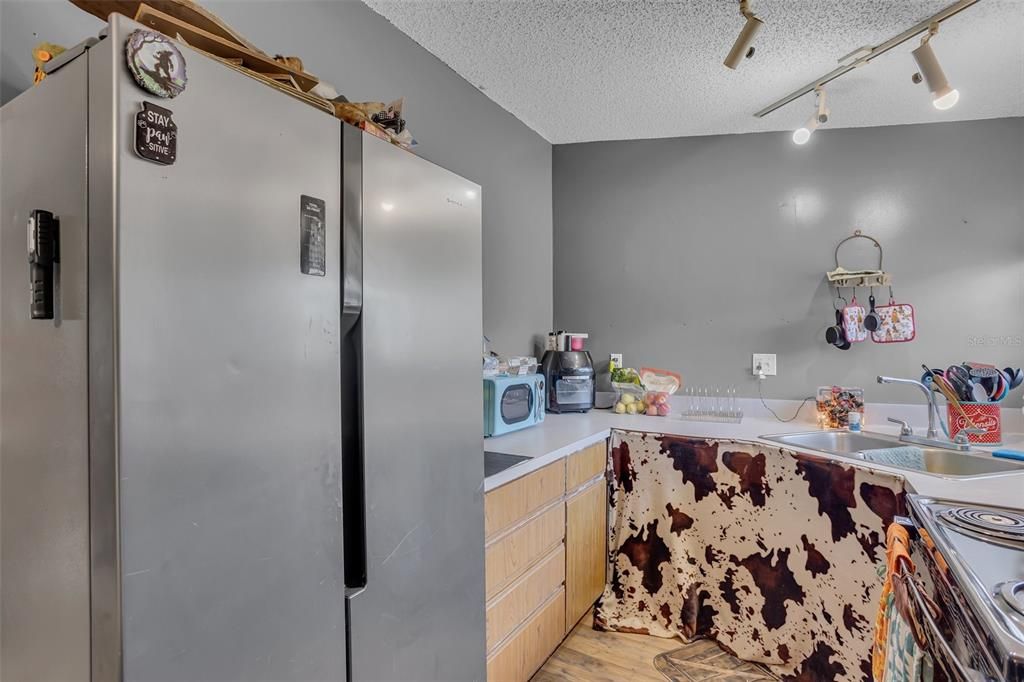 For Sale: $240,000 (3 beds, 2 baths, 1056 Square Feet)