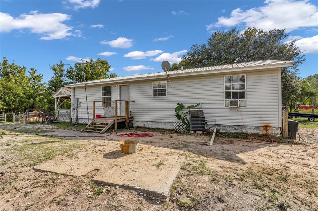 For Sale: $240,000 (3 beds, 2 baths, 1056 Square Feet)