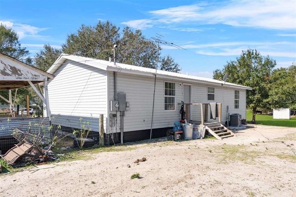 Active With Contract: $225,000 (3 beds, 2 baths, 1056 Square Feet)