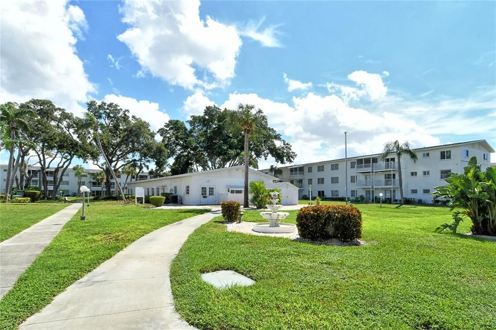 Active With Contract: $124,900 (1 beds, 1 baths, 576 Square Feet)