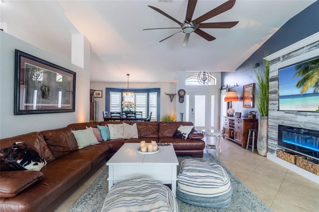 For Sale: $584,900 (3 beds, 2 baths, 1922 Square Feet)