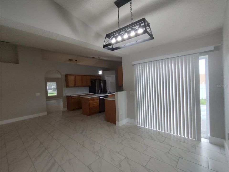 For Rent: $2,195 (4 beds, 2 baths, 2088 Square Feet)