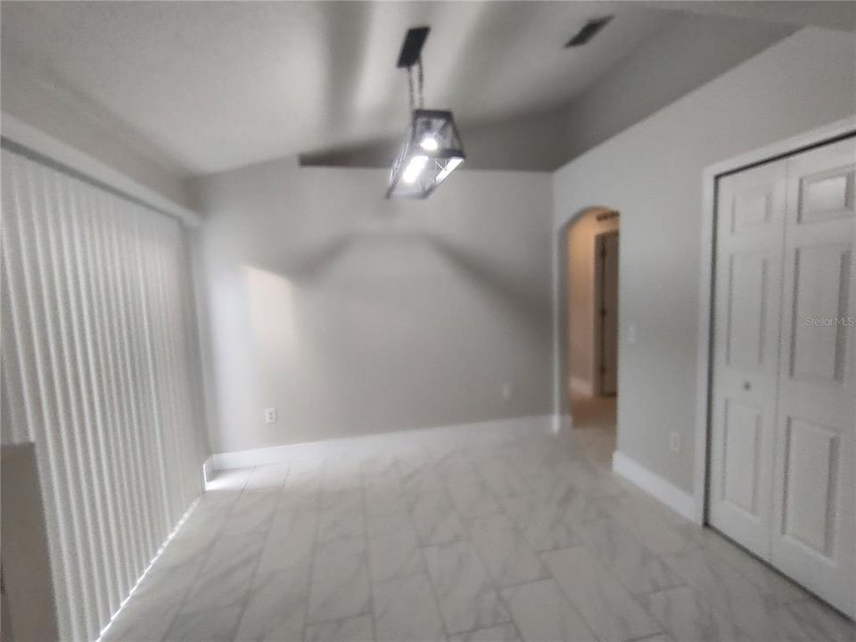 For Rent: $2,195 (4 beds, 2 baths, 2088 Square Feet)