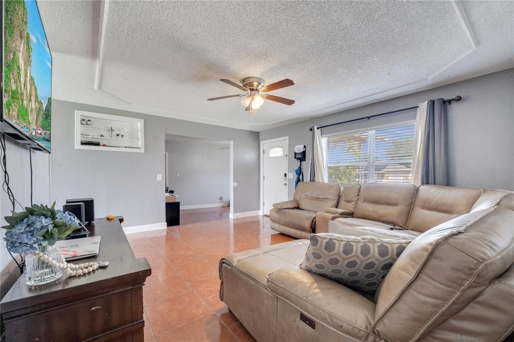 For Sale: $329,995 (4 beds, 1 baths, 1278 Square Feet)