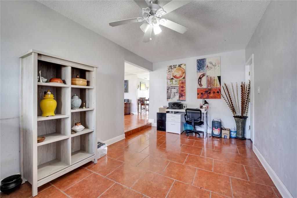 For Sale: $329,995 (4 beds, 1 baths, 1278 Square Feet)