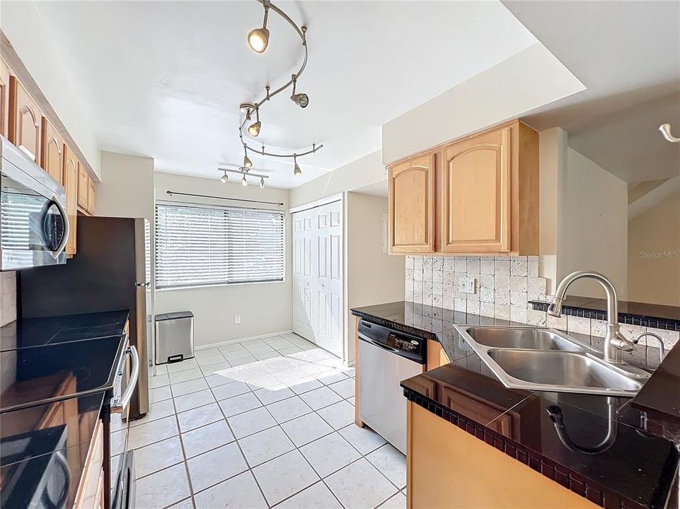 For Sale: $330,000 (3 beds, 2 baths, 1439 Square Feet)