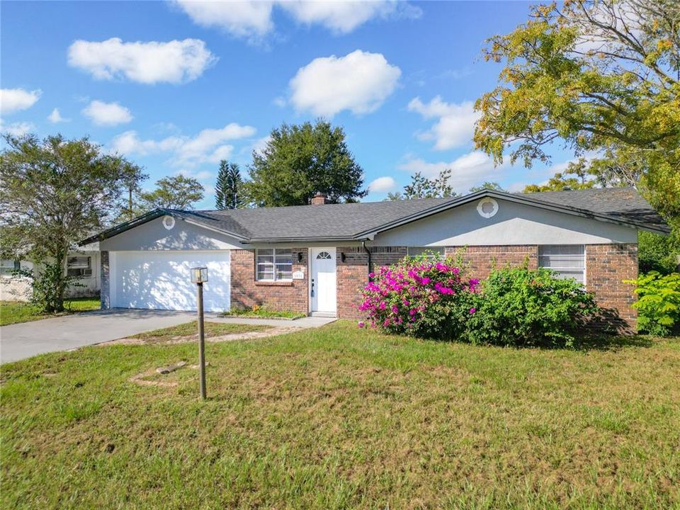 For Sale: $305,000 (3 beds, 2 baths, 1656 Square Feet)