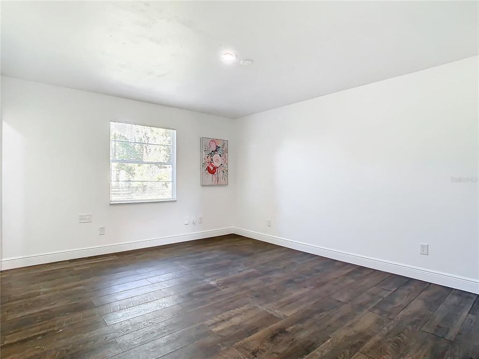 For Sale: $305,000 (3 beds, 2 baths, 1656 Square Feet)