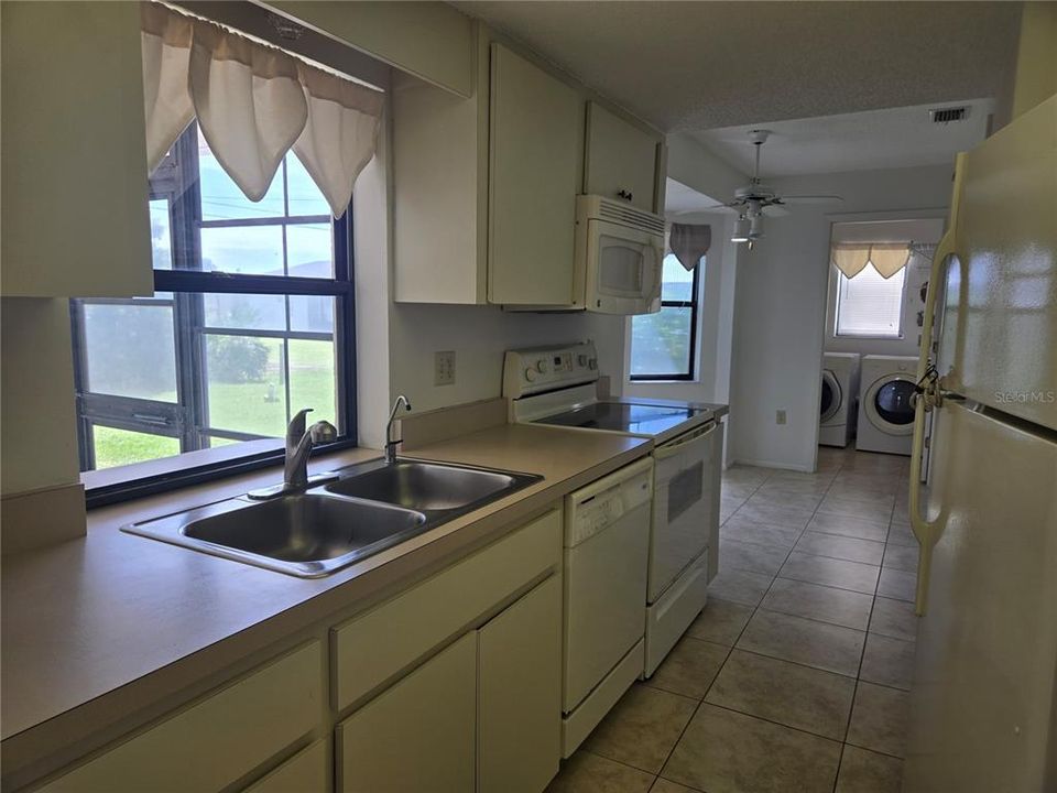 For Sale: $310,000 (2 beds, 2 baths, 1004 Square Feet)