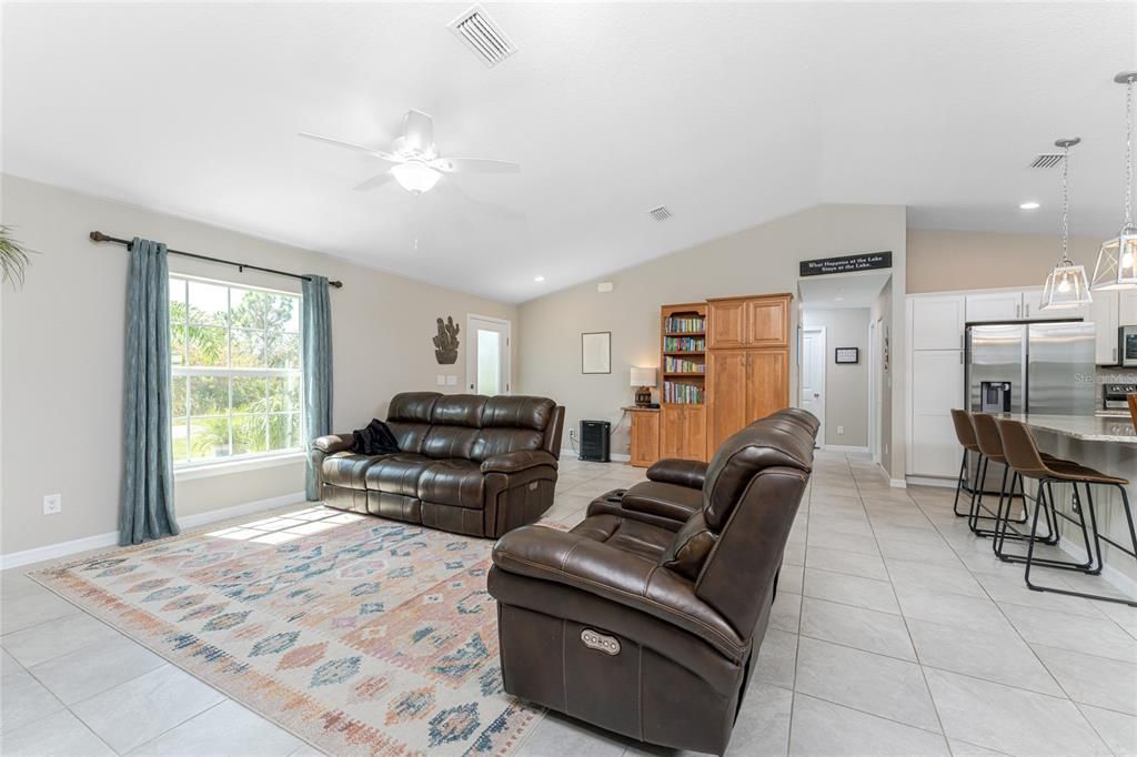 For Sale: $424,900 (3 beds, 2 baths, 1640 Square Feet)