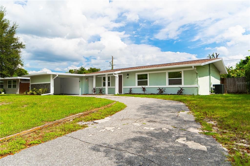 For Sale: $500,000 (4 beds, 2 baths, 1976 Square Feet)