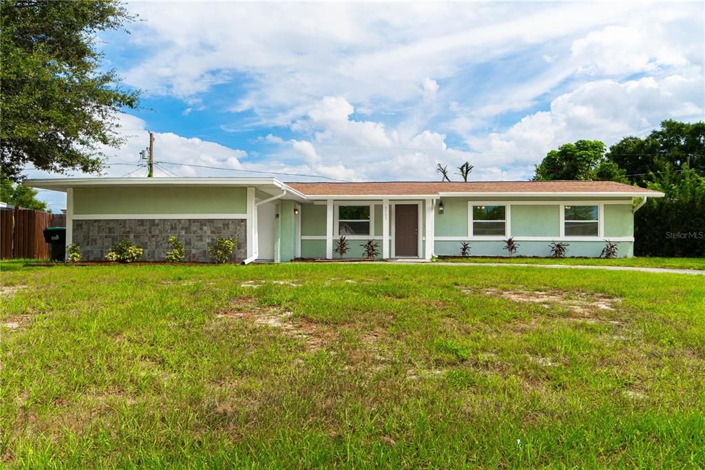 For Sale: $500,000 (4 beds, 2 baths, 1976 Square Feet)