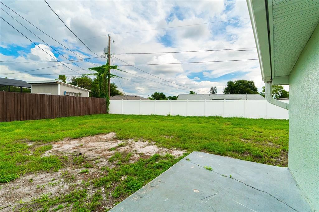 For Sale: $500,000 (4 beds, 2 baths, 1976 Square Feet)