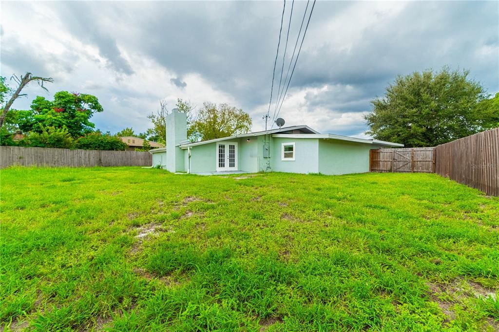 For Sale: $500,000 (4 beds, 2 baths, 1976 Square Feet)