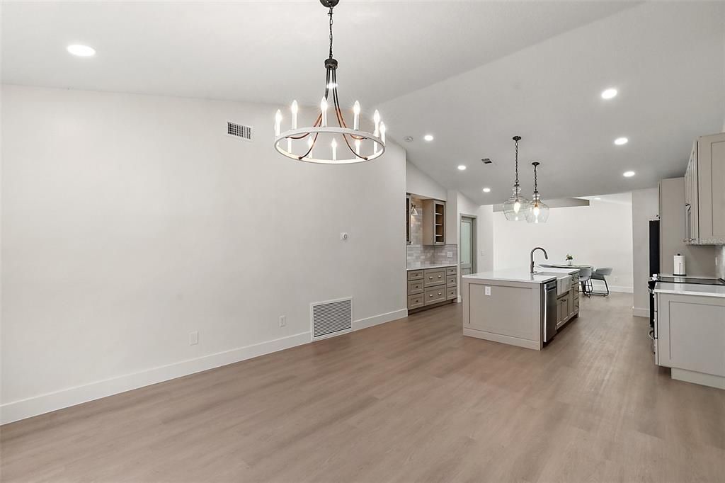 For Sale: $565,000 (4 beds, 2 baths, 1866 Square Feet)