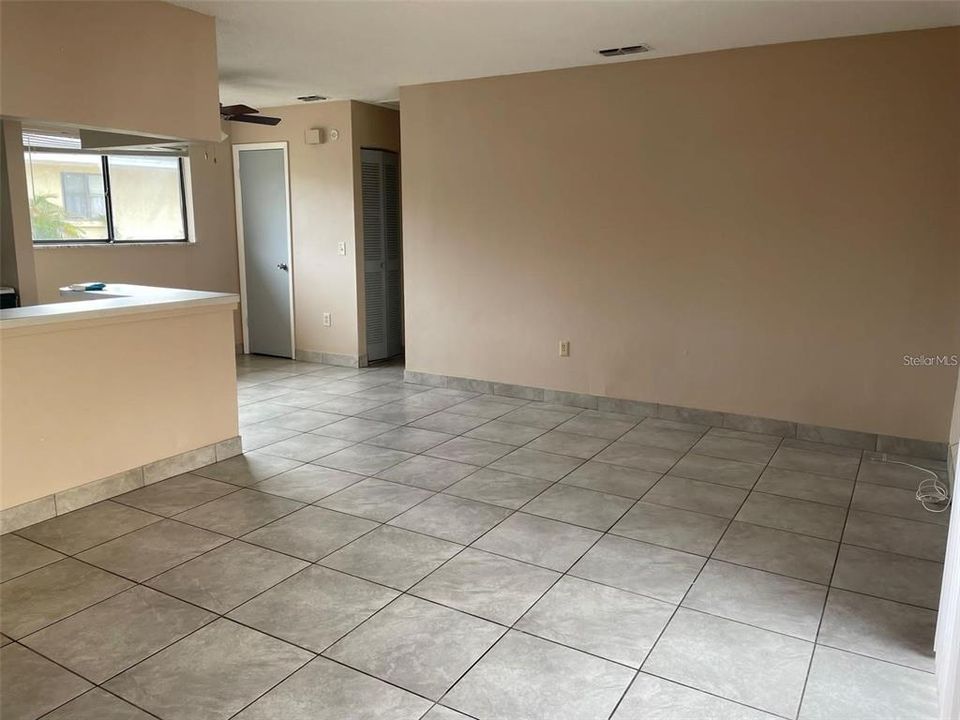 For Rent: $1,350 (1 beds, 1 baths, 735 Square Feet)