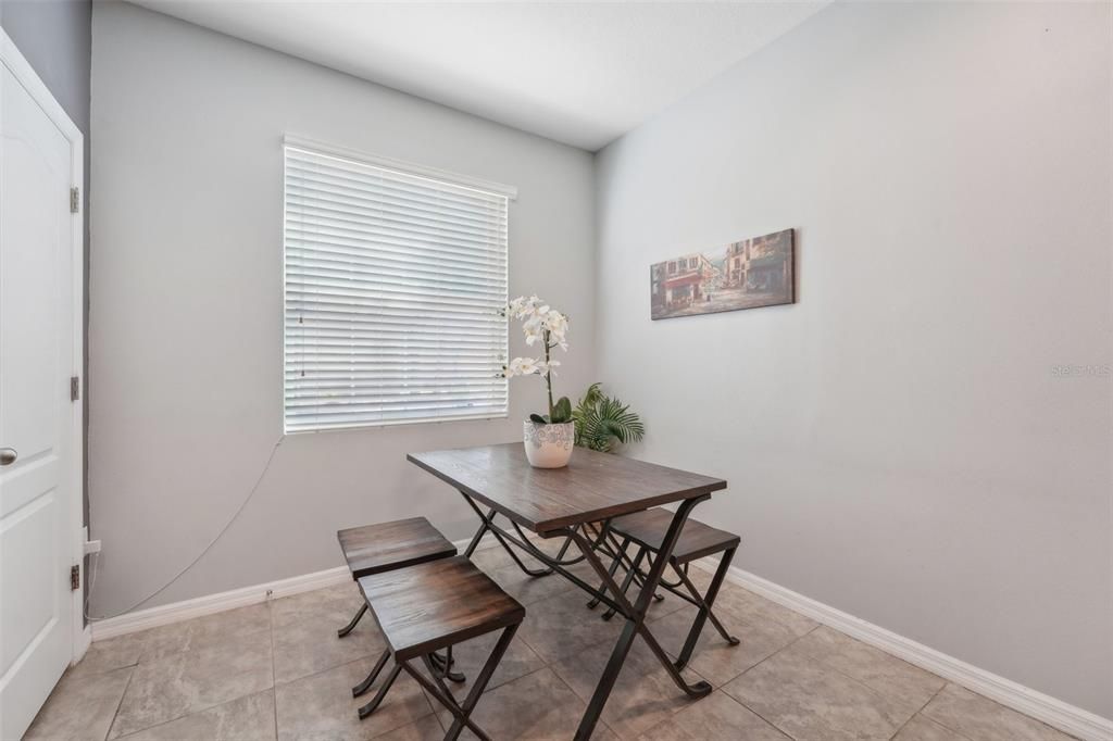 For Sale: $349,900 (3 beds, 2 baths, 1704 Square Feet)