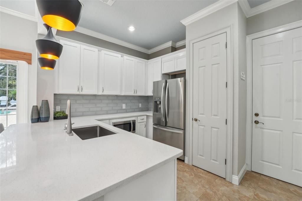 For Sale: $349,900 (3 beds, 2 baths, 1704 Square Feet)