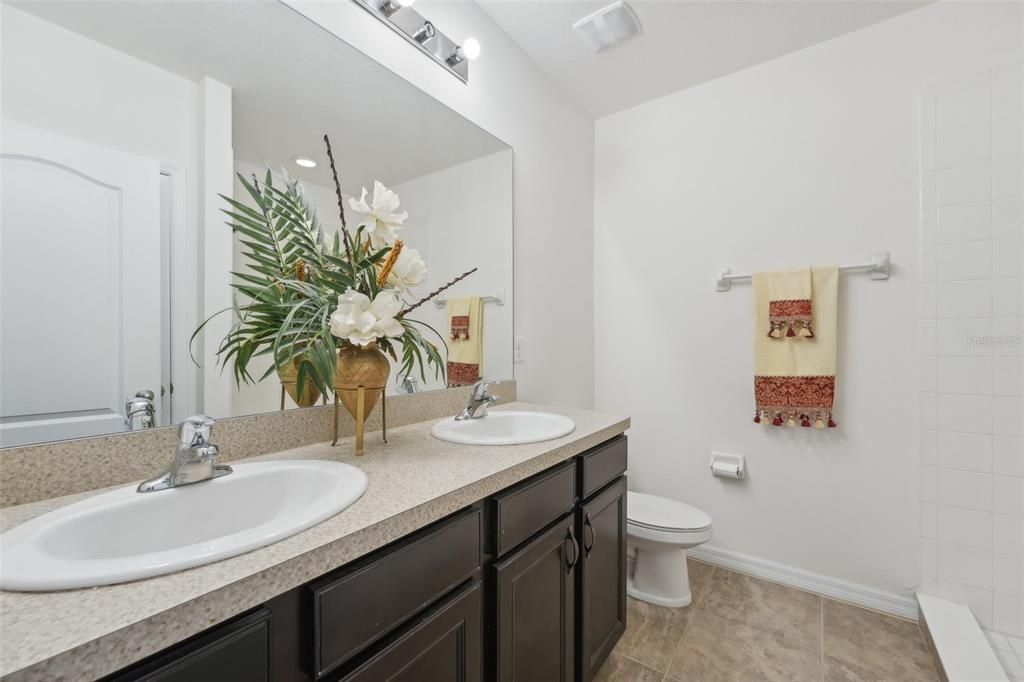 For Sale: $349,900 (3 beds, 2 baths, 1704 Square Feet)