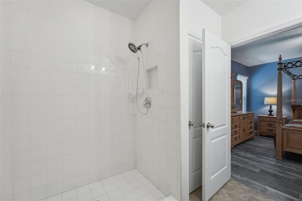 For Sale: $349,900 (3 beds, 2 baths, 1704 Square Feet)