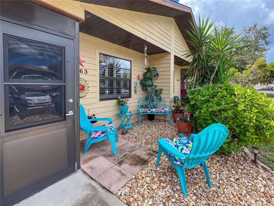 For Sale: $285,000 (2 beds, 2 baths, 1044 Square Feet)