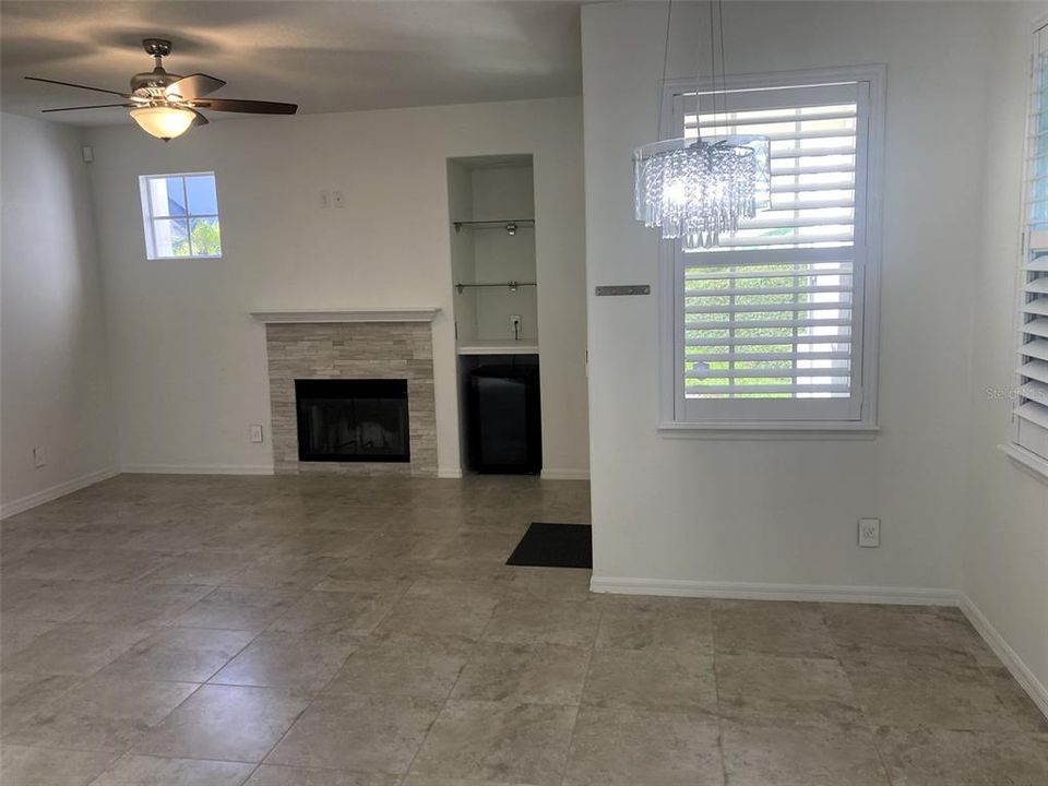 For Sale: $330,000 (2 beds, 2 baths, 1072 Square Feet)