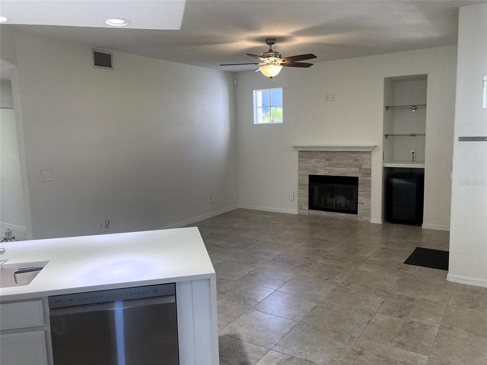 For Sale: $330,000 (2 beds, 2 baths, 1072 Square Feet)