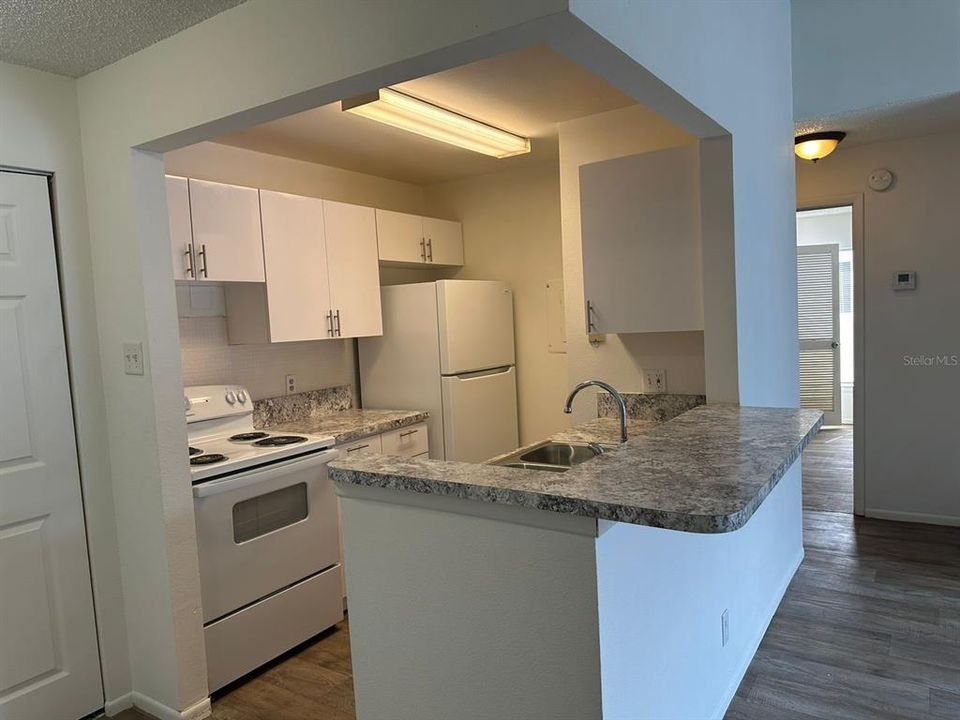 For Rent: $1,350 (1 beds, 1 baths, 665 Square Feet)