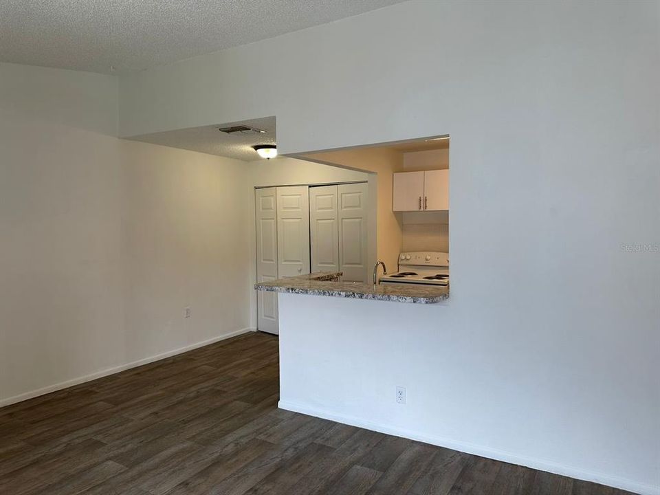 For Rent: $1,350 (1 beds, 1 baths, 665 Square Feet)