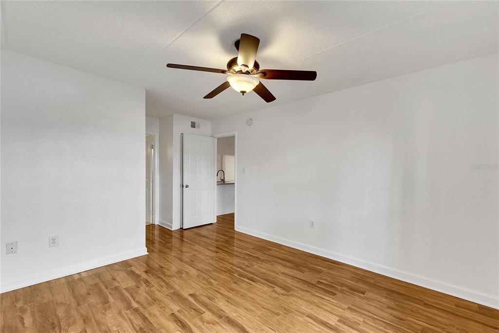 For Rent: $1,950 (1 beds, 1 baths, 776 Square Feet)