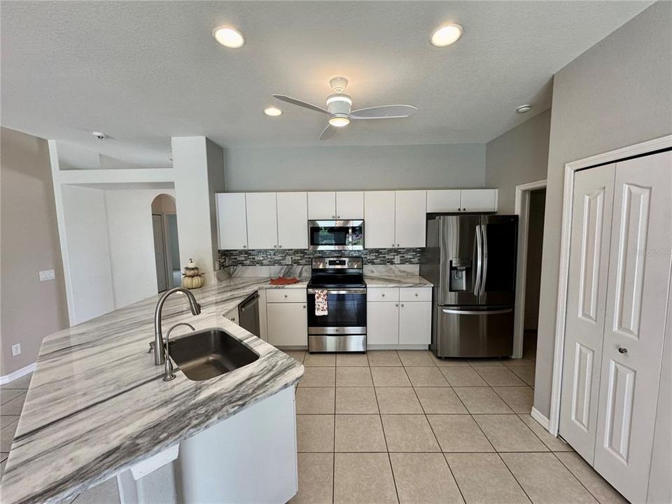 For Sale: $419,900 (3 beds, 2 baths, 1705 Square Feet)