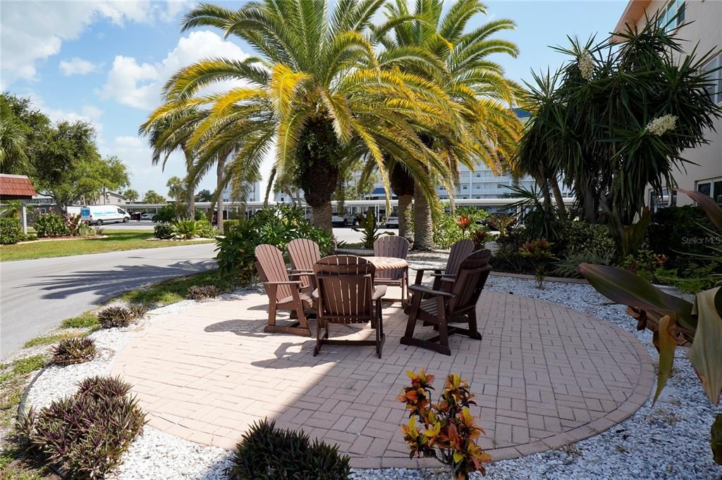 8 Glencoe PL #308, Dunedin FL. in the Royal Stewart Arms 55+ Condo Community. Featuring heated pool, Tennis courts, Shuffleboard, Pickleball, community center, sauna, fishing pier, and so much more!