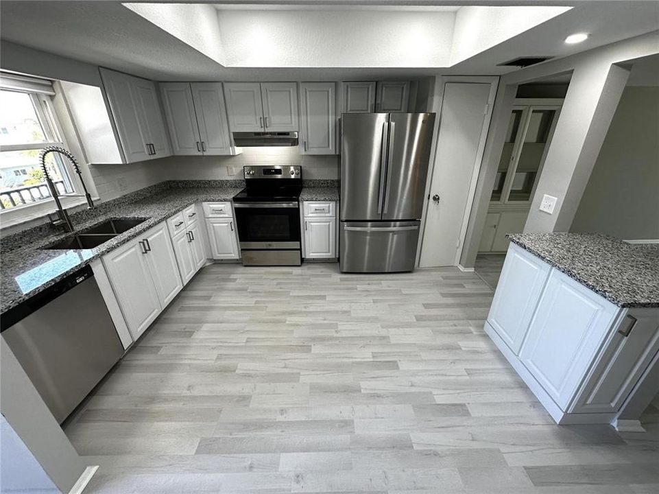 Fully updated Kitchen with Granite Counters and all new stainless appliances