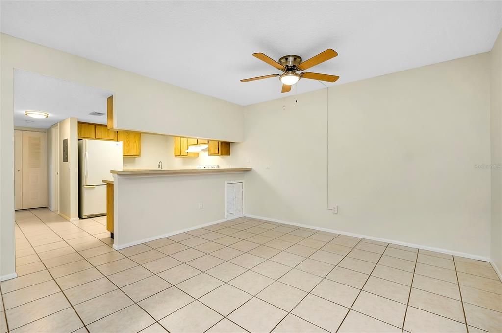 For Sale: $169,000 (2 beds, 2 baths, 899 Square Feet)