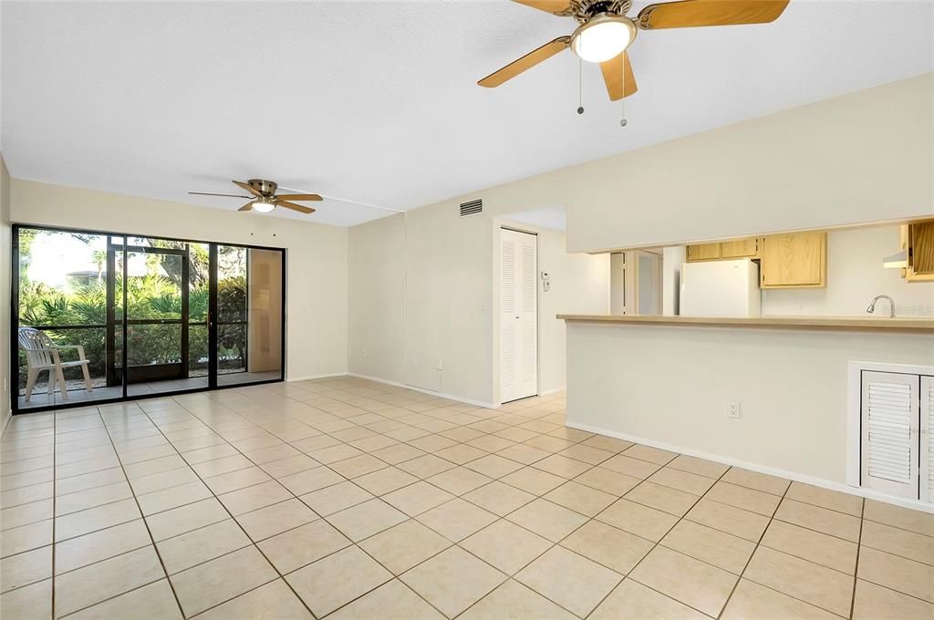 For Sale: $169,000 (2 beds, 2 baths, 899 Square Feet)