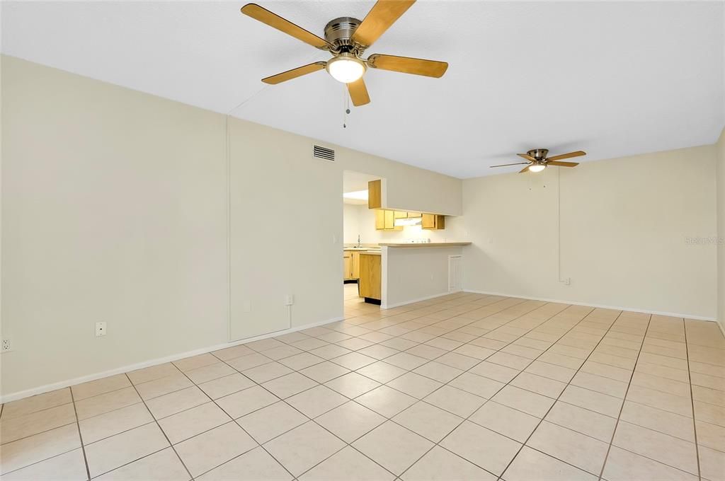 For Sale: $169,000 (2 beds, 2 baths, 899 Square Feet)