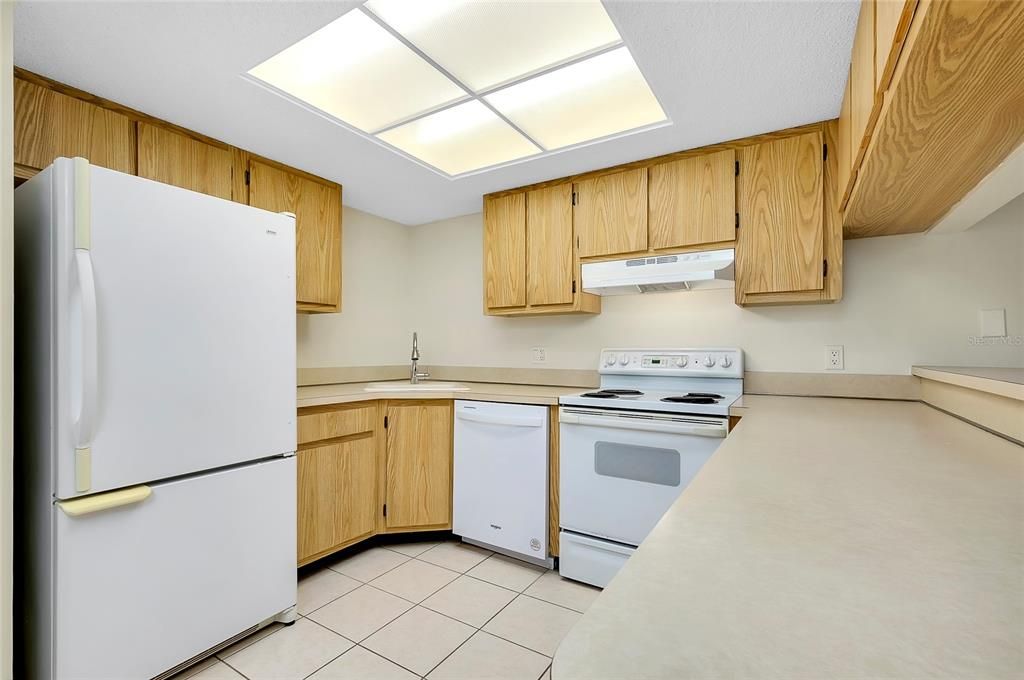 For Sale: $169,000 (2 beds, 2 baths, 899 Square Feet)