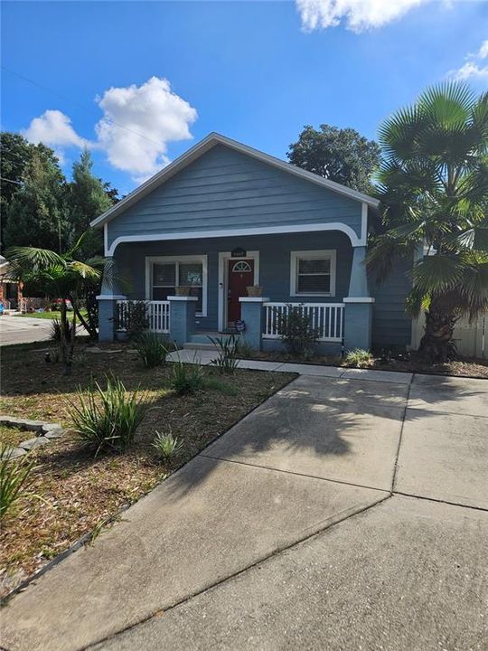 For Rent: $2,600 (3 beds, 2 baths, 1200 Square Feet)