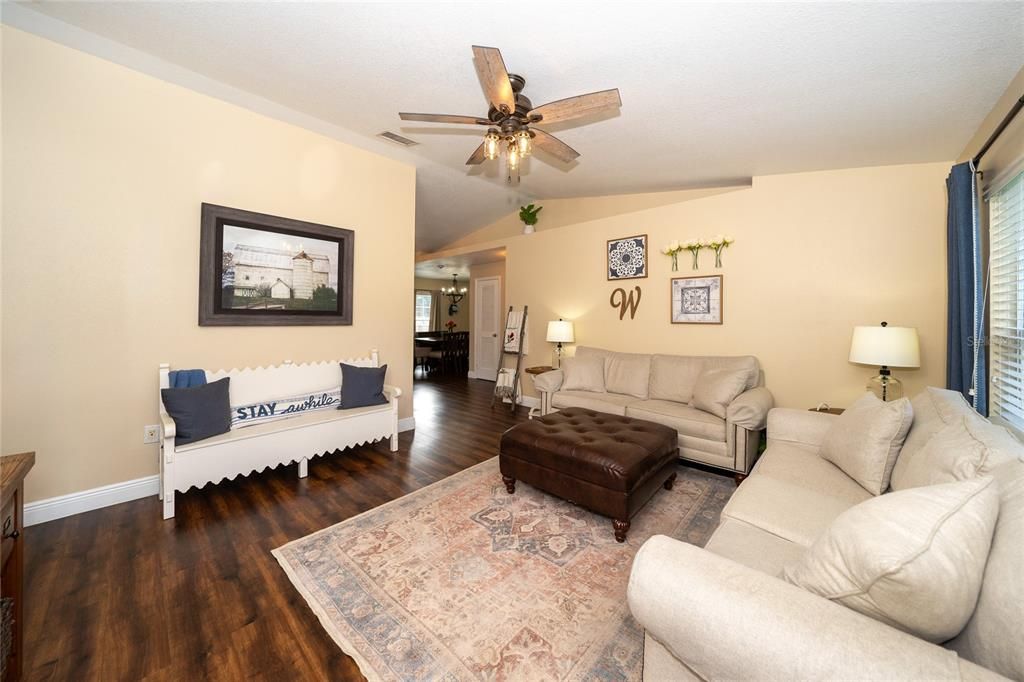 For Sale: $475,000 (3 beds, 2 baths, 1572 Square Feet)