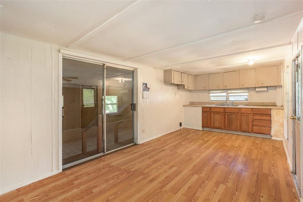 For Sale: $176,000 (2 beds, 1 baths, 768 Square Feet)