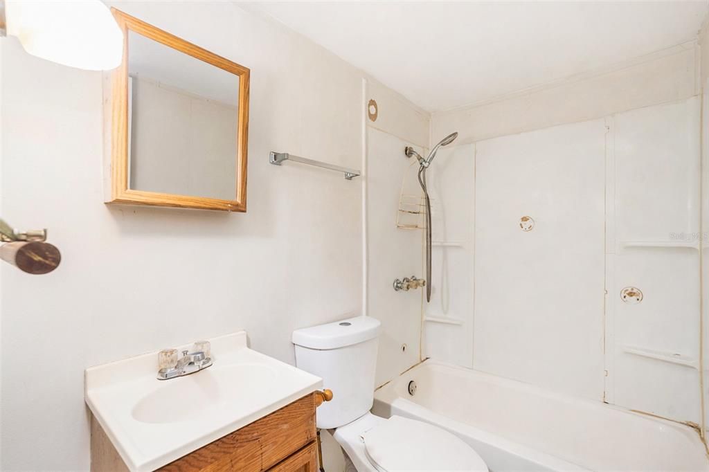 For Sale: $176,000 (2 beds, 1 baths, 768 Square Feet)