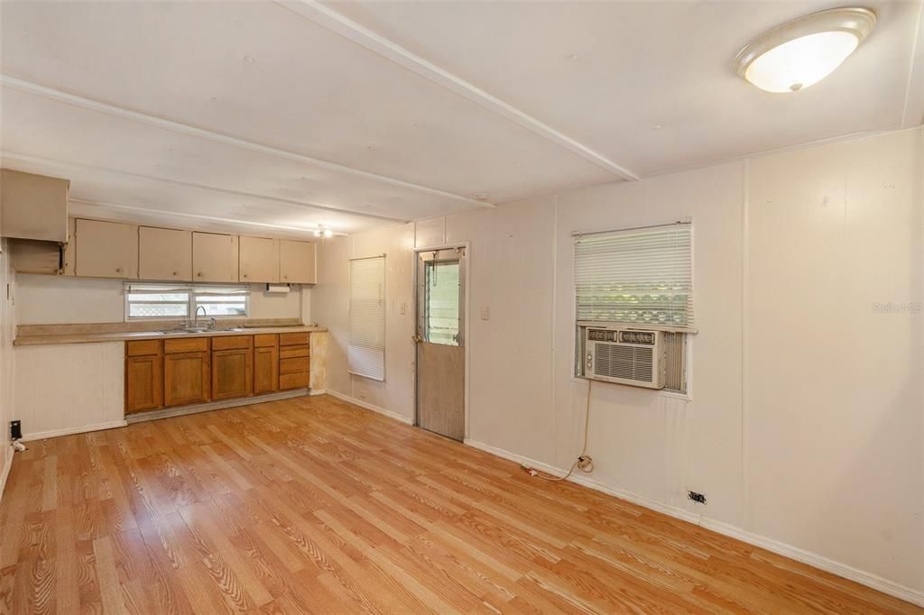 For Sale: $176,000 (2 beds, 1 baths, 768 Square Feet)