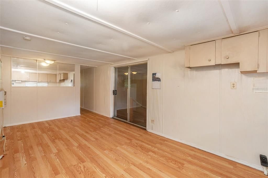 For Sale: $176,000 (2 beds, 1 baths, 768 Square Feet)